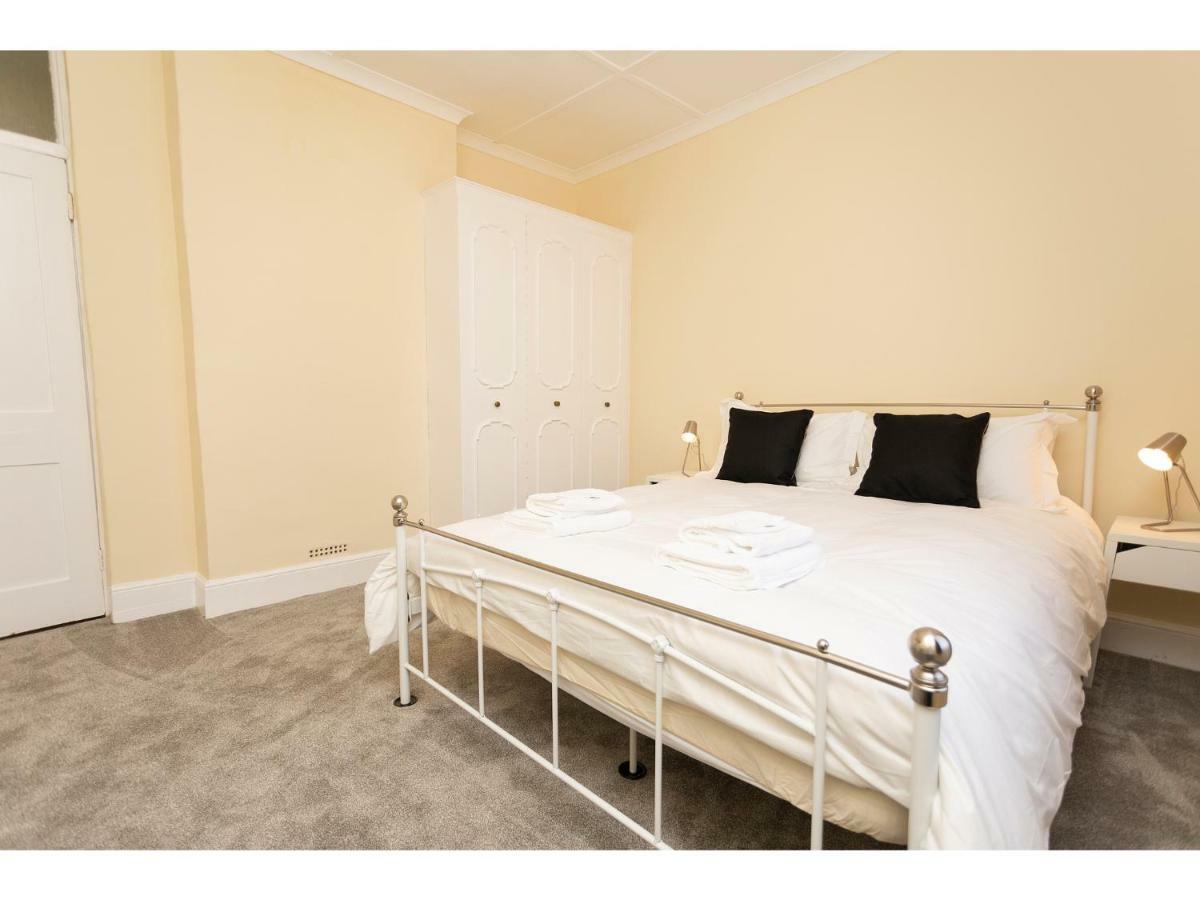 Sandown Villa Holiday Home Deal Exteriör bild