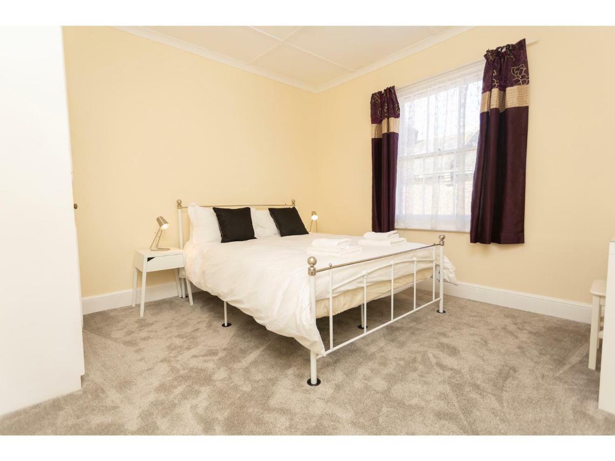 Sandown Villa Holiday Home Deal Exteriör bild