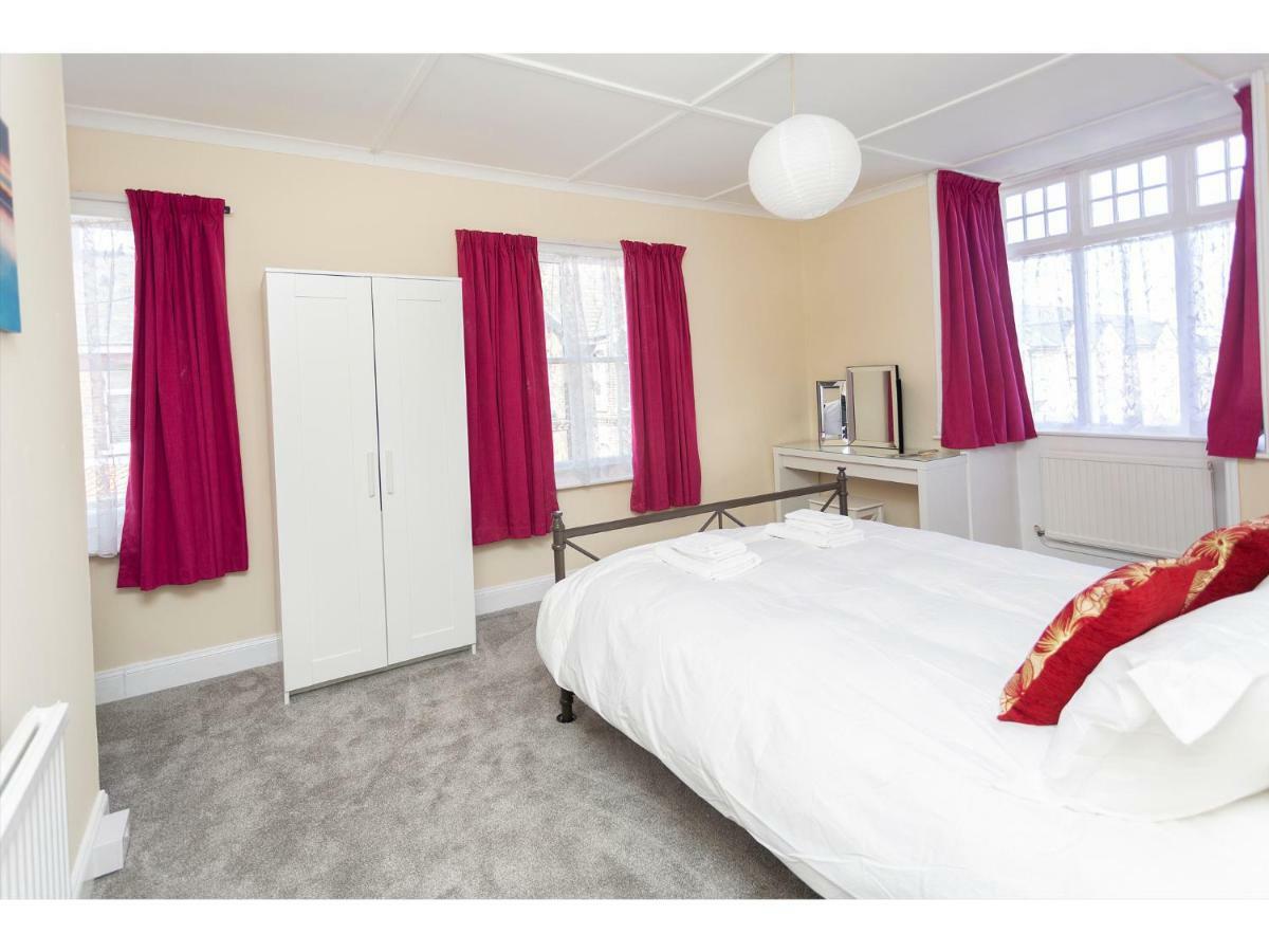 Sandown Villa Holiday Home Deal Exteriör bild
