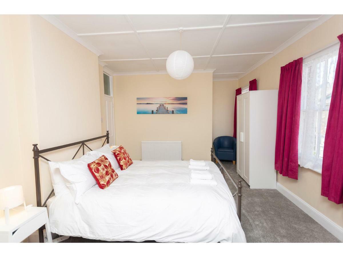 Sandown Villa Holiday Home Deal Exteriör bild