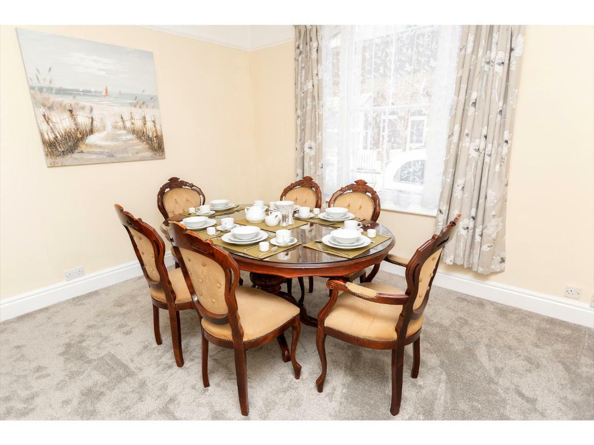 Sandown Villa Holiday Home Deal Exteriör bild